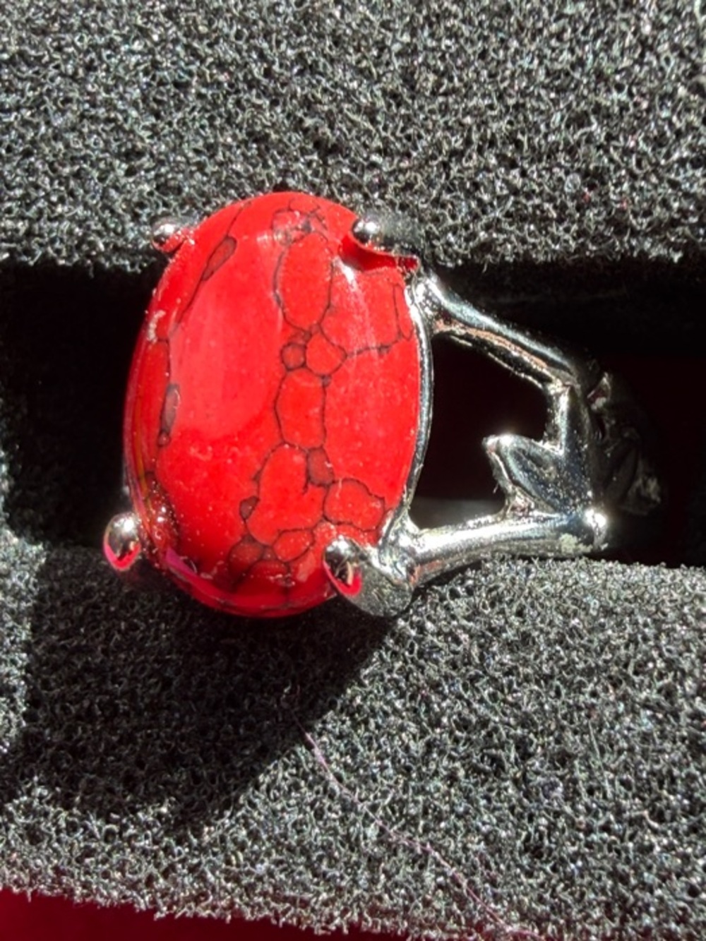 Red Oval Stone Ring with Silver-Tone Floral Band, SZ 8, (J296)